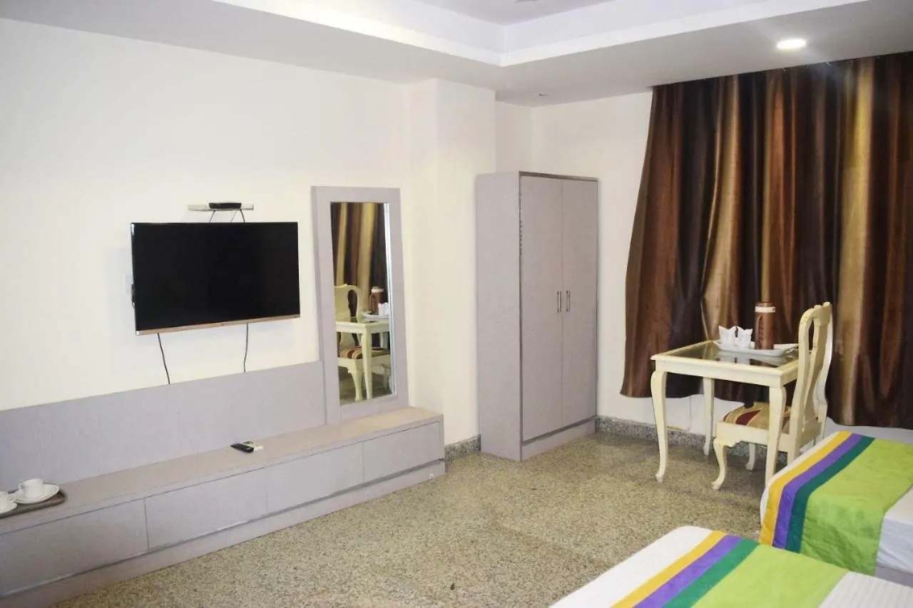 Airport Hotel The Paramont New Delhi